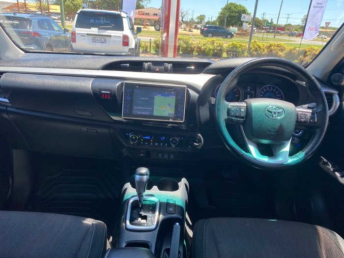 2017 TOYOTA HILUX SR5 (4x4)