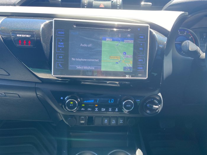 2017 TOYOTA HILUX SR5 (4x4)