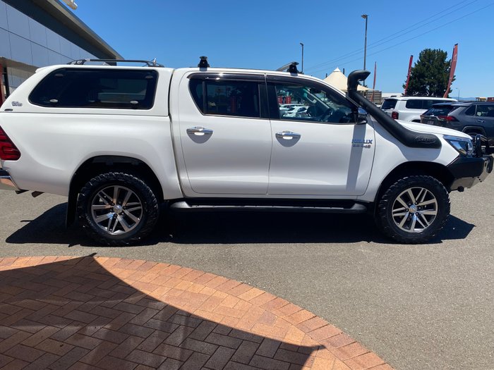 2017 TOYOTA HILUX SR5 (4x4)