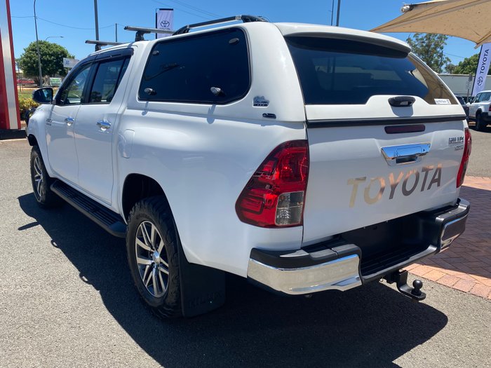 2017 TOYOTA HILUX SR5 (4x4)