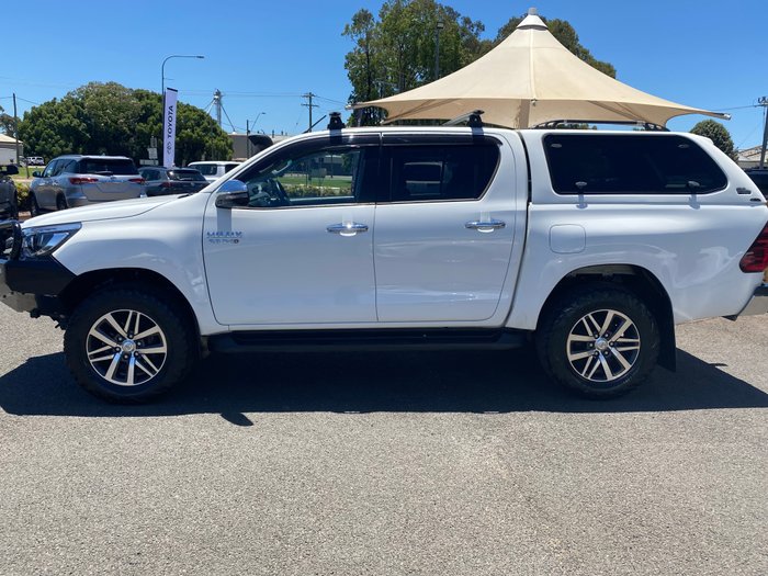 2017 TOYOTA HILUX SR5 (4x4)