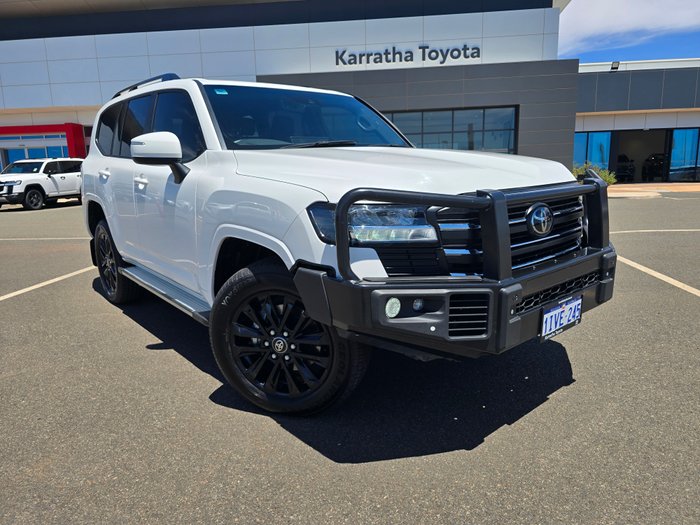 2024 Toyota LANDCRUISER GXL White