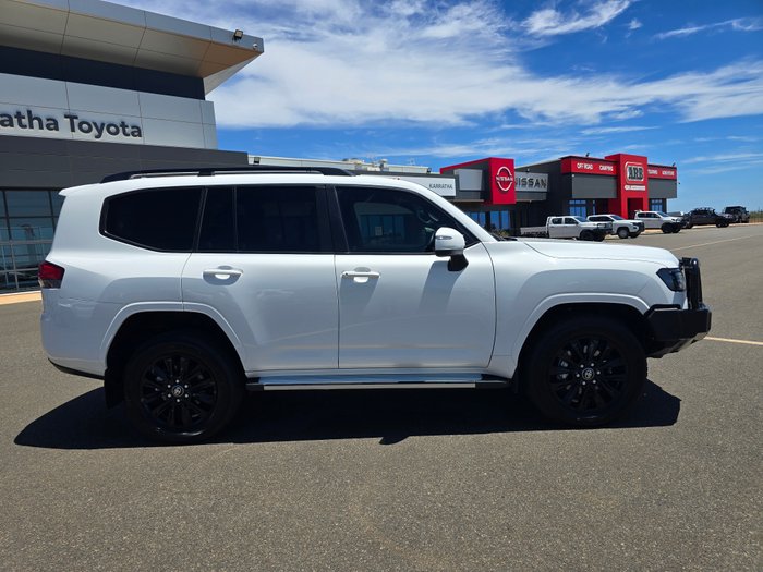 2024 Toyota LANDCRUISER GXL White