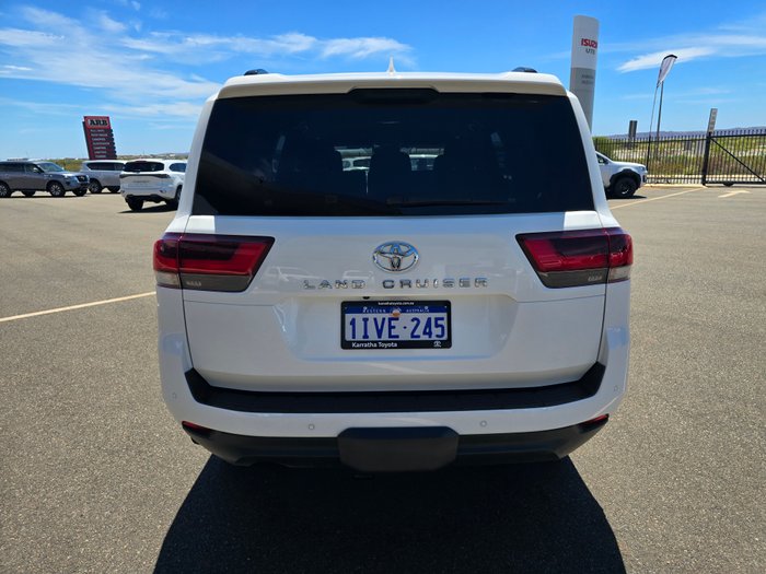2024 Toyota LANDCRUISER GXL White