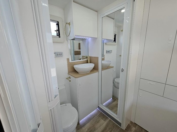 2024 Retreat Daydream 194B Bunks