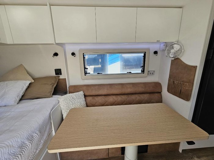 2024 Retreat Daydream 194B Bunks