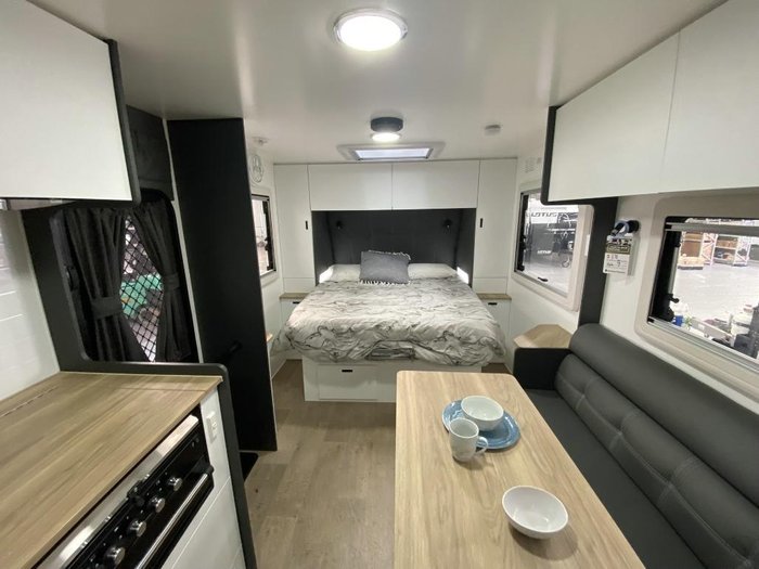 2024 Retreat Daydream 194B Bunks