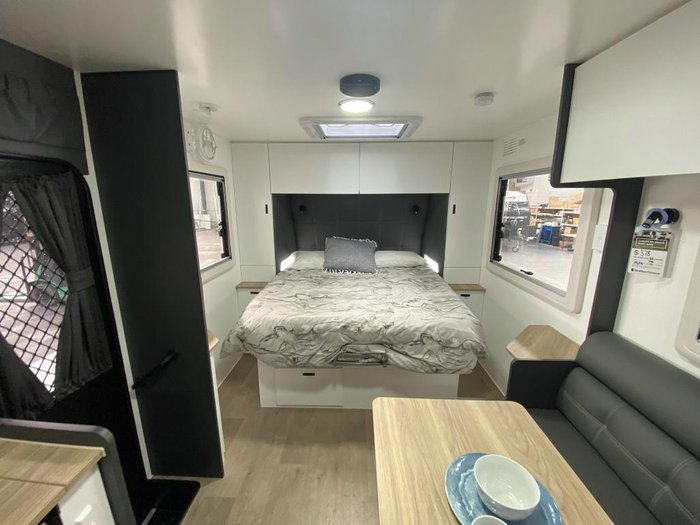 2024 Retreat Daydream 194B Bunks