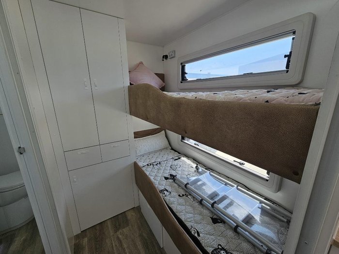 2024 Retreat Daydream 194B Bunks