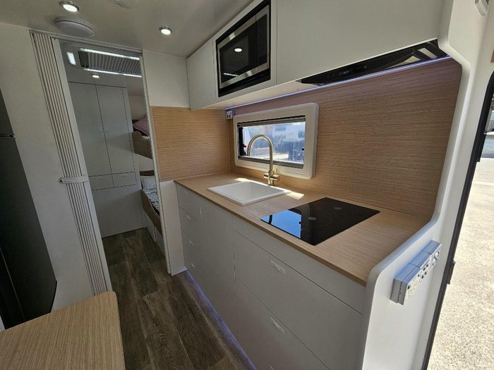 2024 Retreat Daydream 194B Bunks