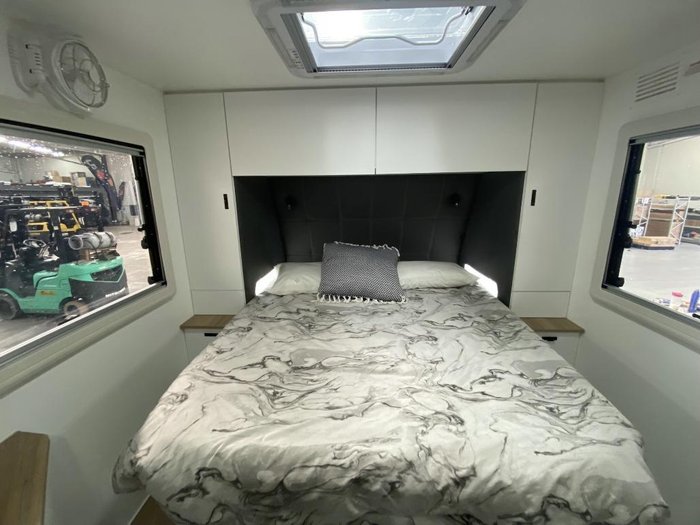 2024 Retreat Daydream 194B Bunks