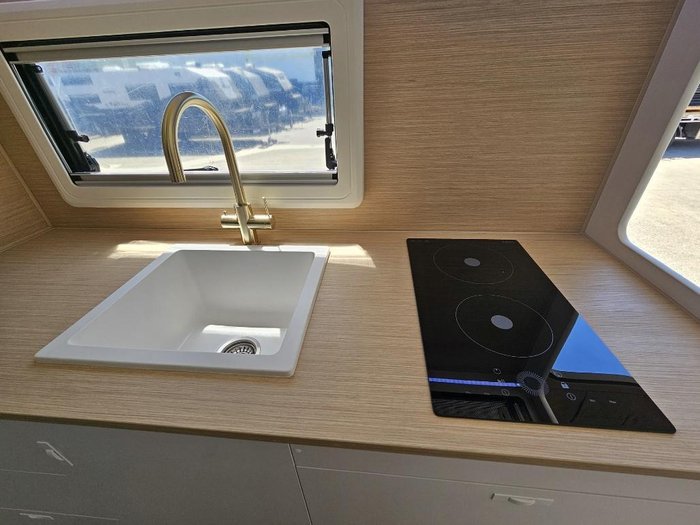 2024 Retreat Daydream 194B Bunks