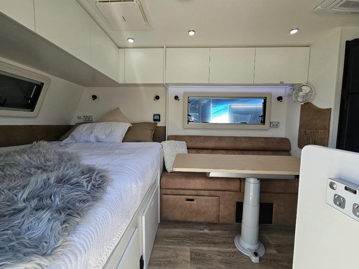 2024 Retreat Daydream 194B Bunks