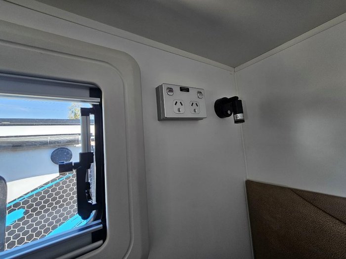 2024 Retreat Daydream 219Bse