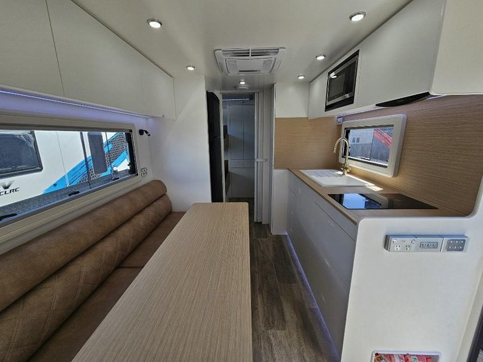 2024 Retreat Daydream 219Bse