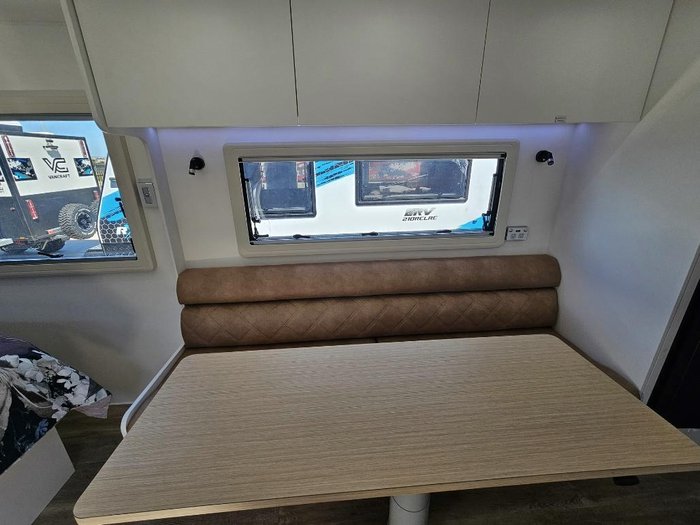 2024 Retreat Daydream 219Bse