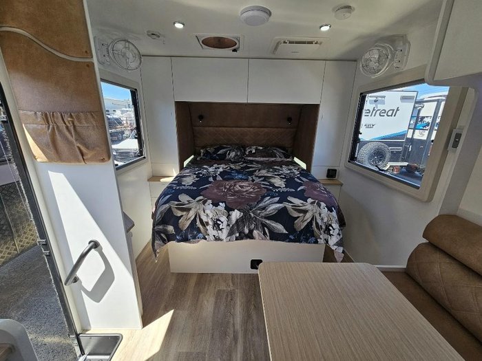 2024 Retreat Daydream 219Bse