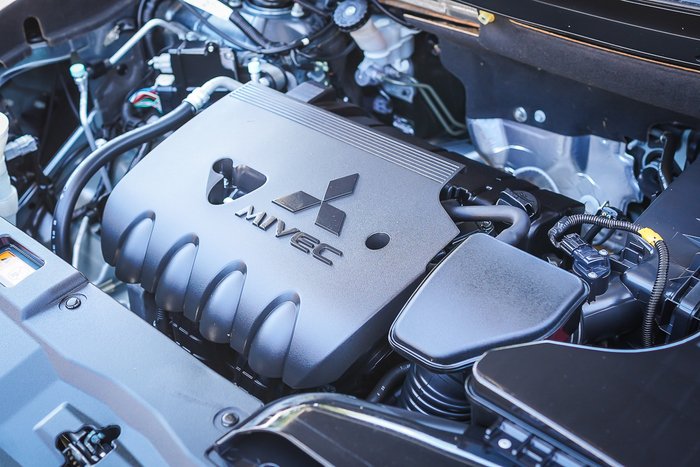 2015 MITSUBISHI OUTLANDER LS (4x4)