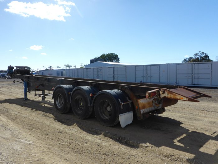 2004 Custom Bulldog Hook Lift Trailer