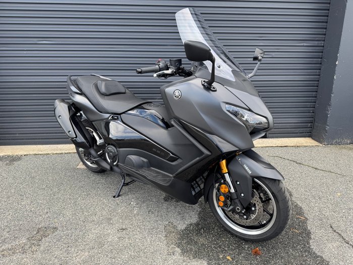 2025 Yamaha Tmax 560 (XP560D) Tech Max Crystal Graphite