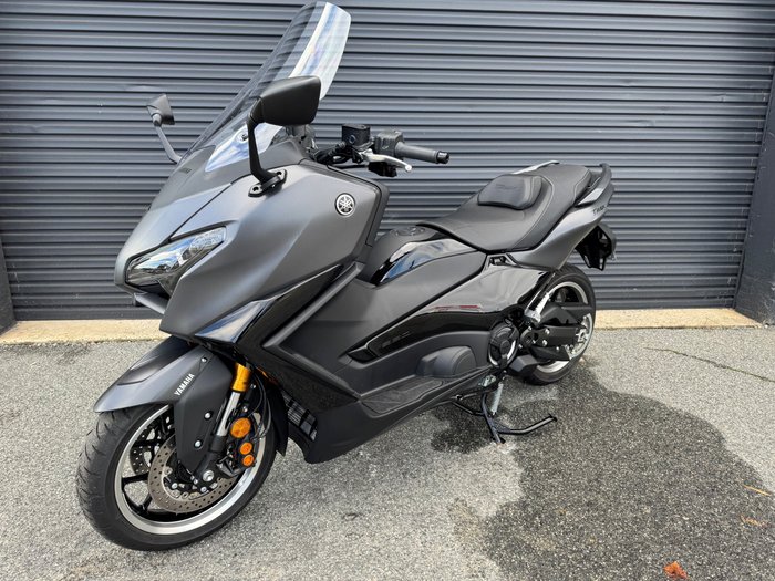 2025 Yamaha Tmax 560 (XP560D) Tech Max Crystal Graphite
