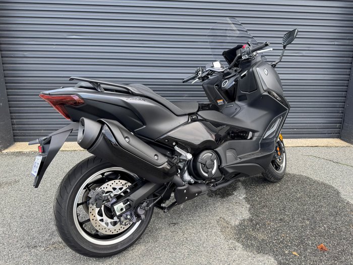 2025 Yamaha Tmax 560 (XP560D) Tech Max Crystal Graphite