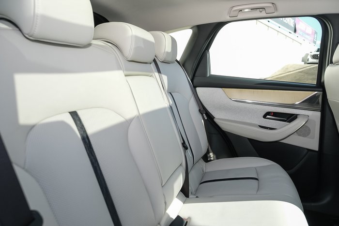 2025 Mazda CX-60 P50e Azami