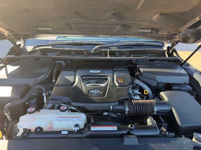 2023 Toyota LANDCRUISER Sahara Graphite