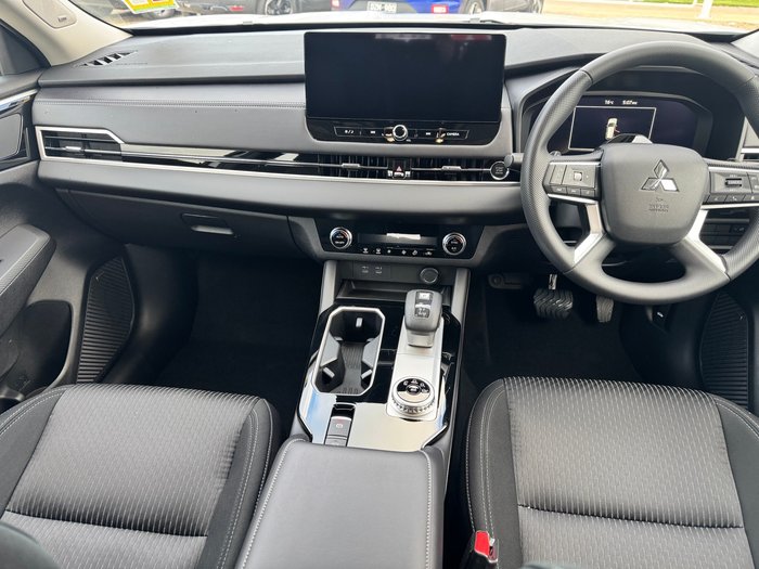 2026 MITSUBISHI Outlander ES