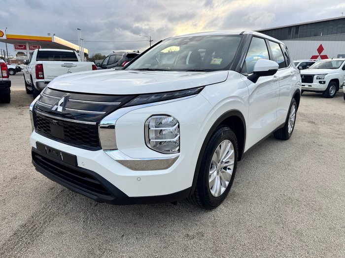 2026 MITSUBISHI Outlander ES