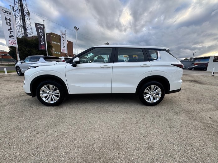 2026 MITSUBISHI Outlander ES
