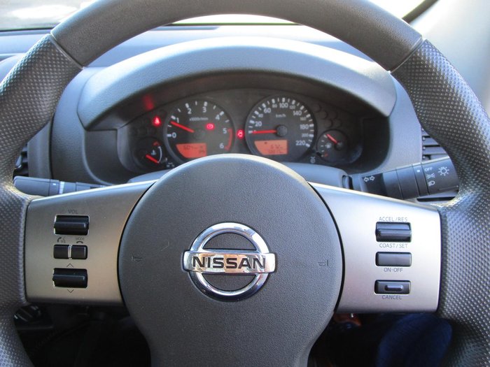 2013 Nissan Navara RX