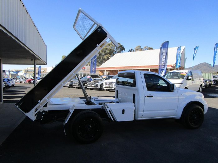 2013 Nissan Navara RX