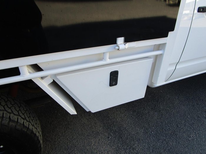 2013 Nissan Navara RX