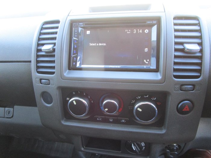 2013 Nissan Navara RX