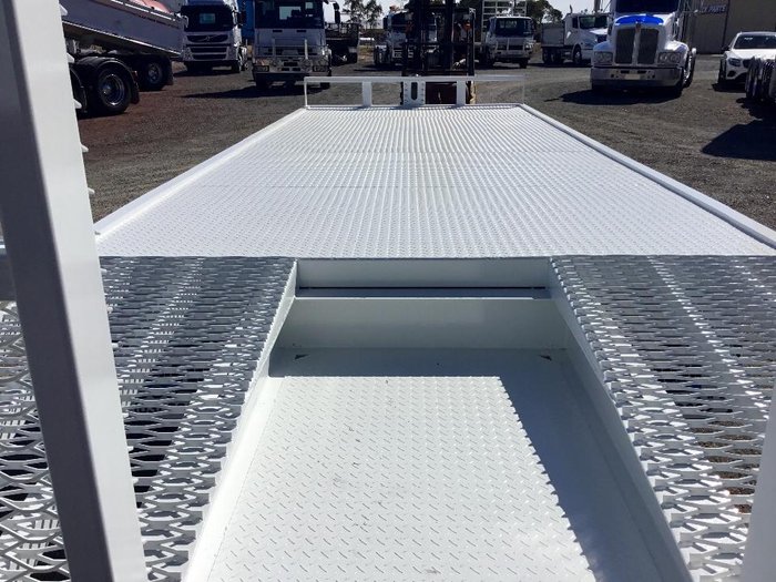 2019 TAG A LONG 7,5 Metre 25Ft Allextras Tool Box Water Bottle Spare Bhp Steel WHITE