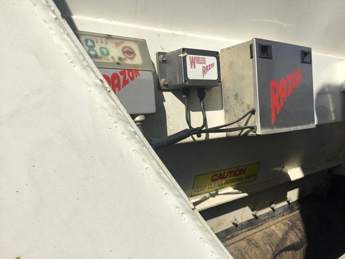 2013 Hino 2844 6X4 Trout River Live Bottom Body Ex Govt Low Klm Chip Spreader All Extras Fract New 2844 6X4 RIGIDS WHITE