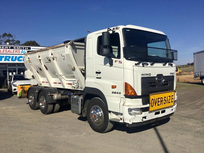 2013 Hino 2844 6X4 Trout River Live Bottom Body Ex Govt Low Klm Chip Spreader All Extras Fract New 2844 6X4 RIGIDS WHITE