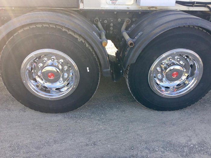 2013 Hino 2844 6X4 Trout River Live Bottom Body Ex Govt Low Klm Chip Spreader All Extras Fract New 2844 6X4 RIGIDS WHITE