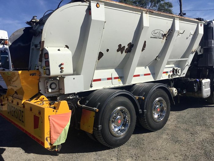 2013 Hino 2844 6X4 Trout River Live Bottom Body Ex Govt Low Klm Chip Spreader All Extras Fract New 2844 6X4 RIGIDS WHITE