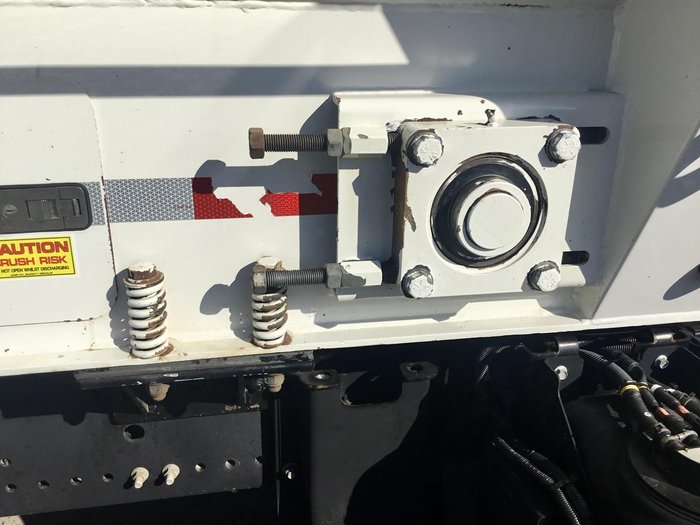 2013 Hino 2844 6X4 Trout River Live Bottom Body Ex Govt Low Klm Chip Spreader All Extras Fract New 2844 6X4 RIGIDS WHITE