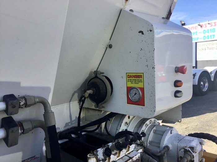 2013 Hino 2844 6X4 Trout River Live Bottom Body Ex Govt Low Klm Chip Spreader All Extras Fract New 2844 6X4 RIGIDS WHITE