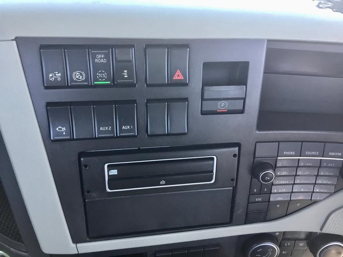 2015 Volvo Fm540 E5 Xlocks Full History A Bouble Rated $145500+Gst FM540 DAY CAB SUIT TIPPER WHITE