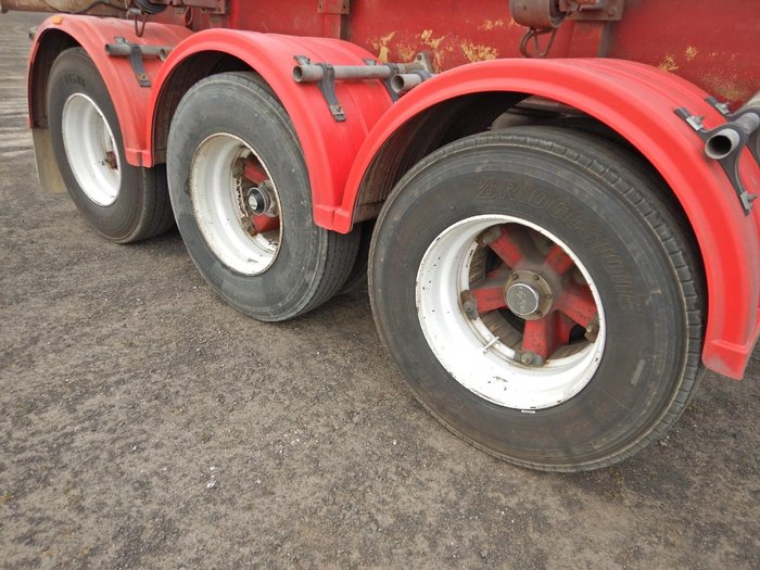 1996 Plunkett Triaxle Logging Skel B Double