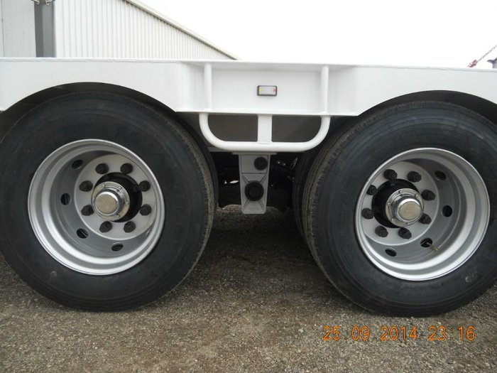 2025 Beavertail Tandem Axle Drop Deck 39Ft