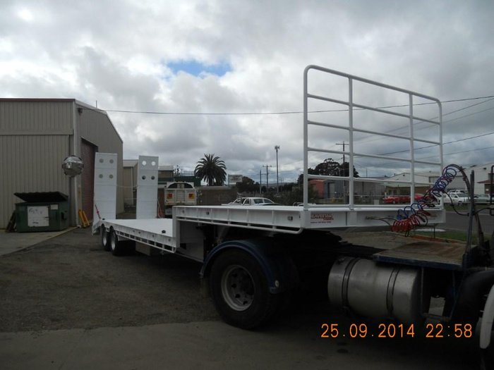 2025 Beavertail Tandem Axle Drop Deck 39Ft