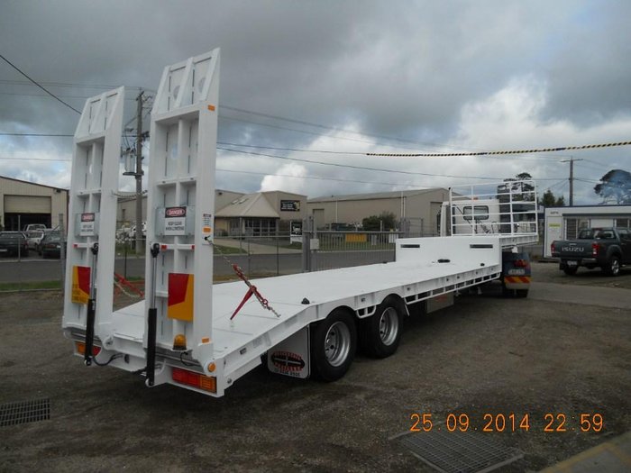 2025 Beavertail Tandem Axle Drop Deck 39Ft