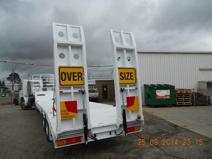 2025 Beavertail Tandem Axle Drop Deck 39Ft