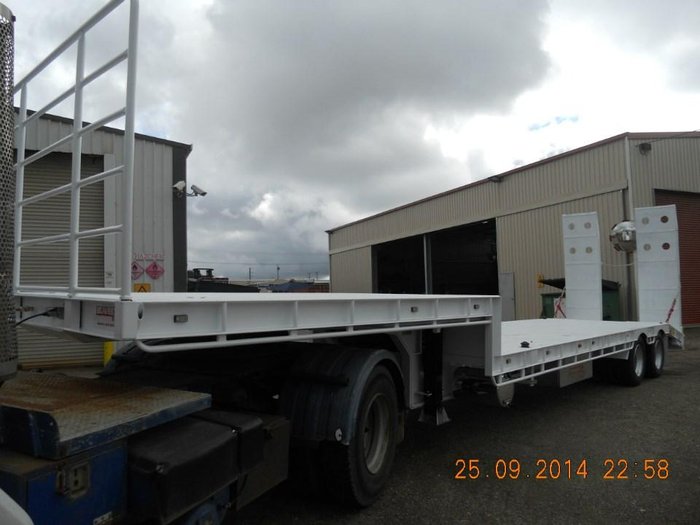 2025 Beavertail Tandem Axle Drop Deck 39Ft
