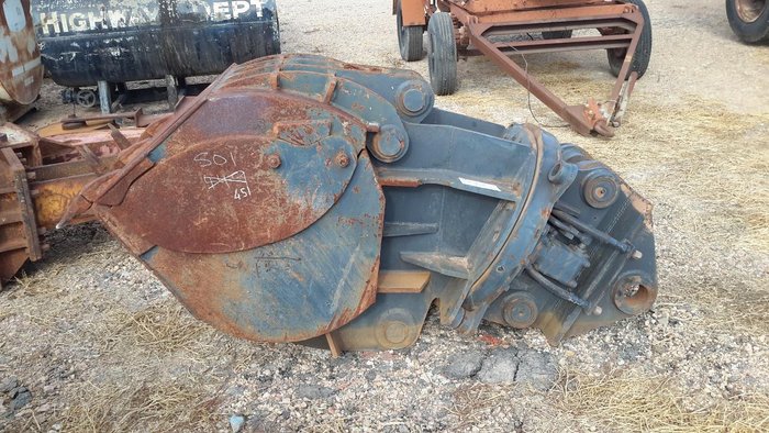 Custom Clamshell Bucket With Rotator